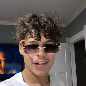 Meet your Posher, Elijah